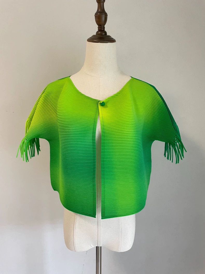 Issey Miyake Issey Miyake size:3 Gradient green coat Size S / US 4 / IT 40 - 2 Thumbnail