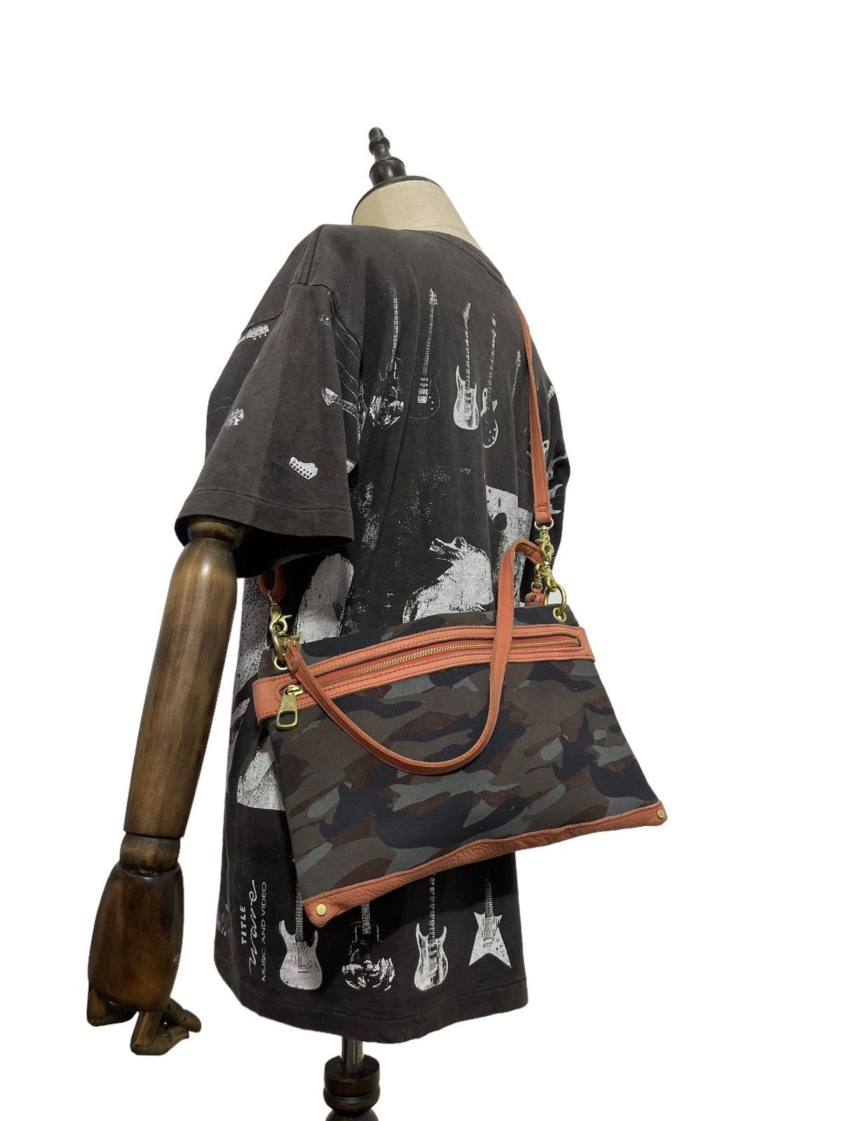 Japanese Brand Full Leather Nouer Cross Body Camo Sling Bag 2🟩 Size ONE SIZE - 1 Thumbnail