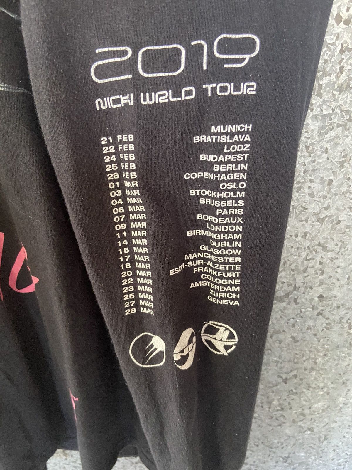 Band Tees Nicki t shirt long sleeve world tour tee Nicki Minaj Size US M / EU 48-50 / 2 - 9 Thumbnail