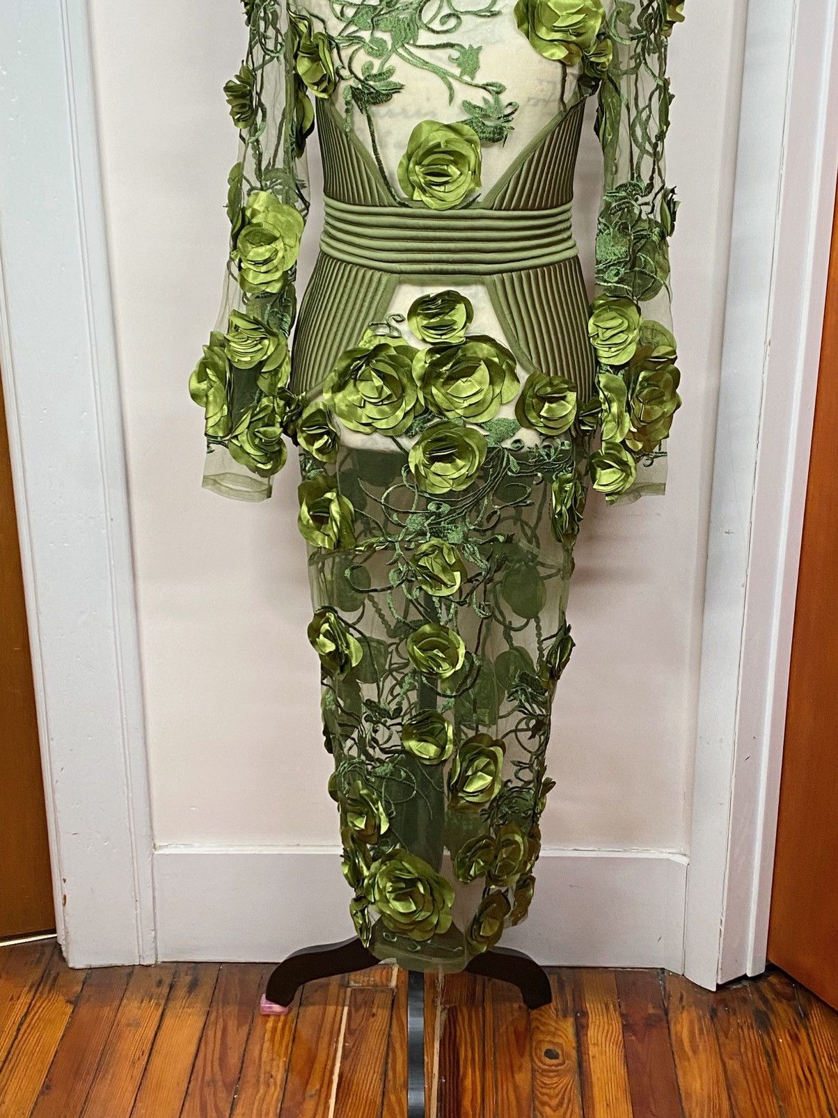 Other Zhivago Floral-Embellished Vendetta Dress size 6 Size M / US 6-8 / IT 42-44 - 7 Thumbnail
