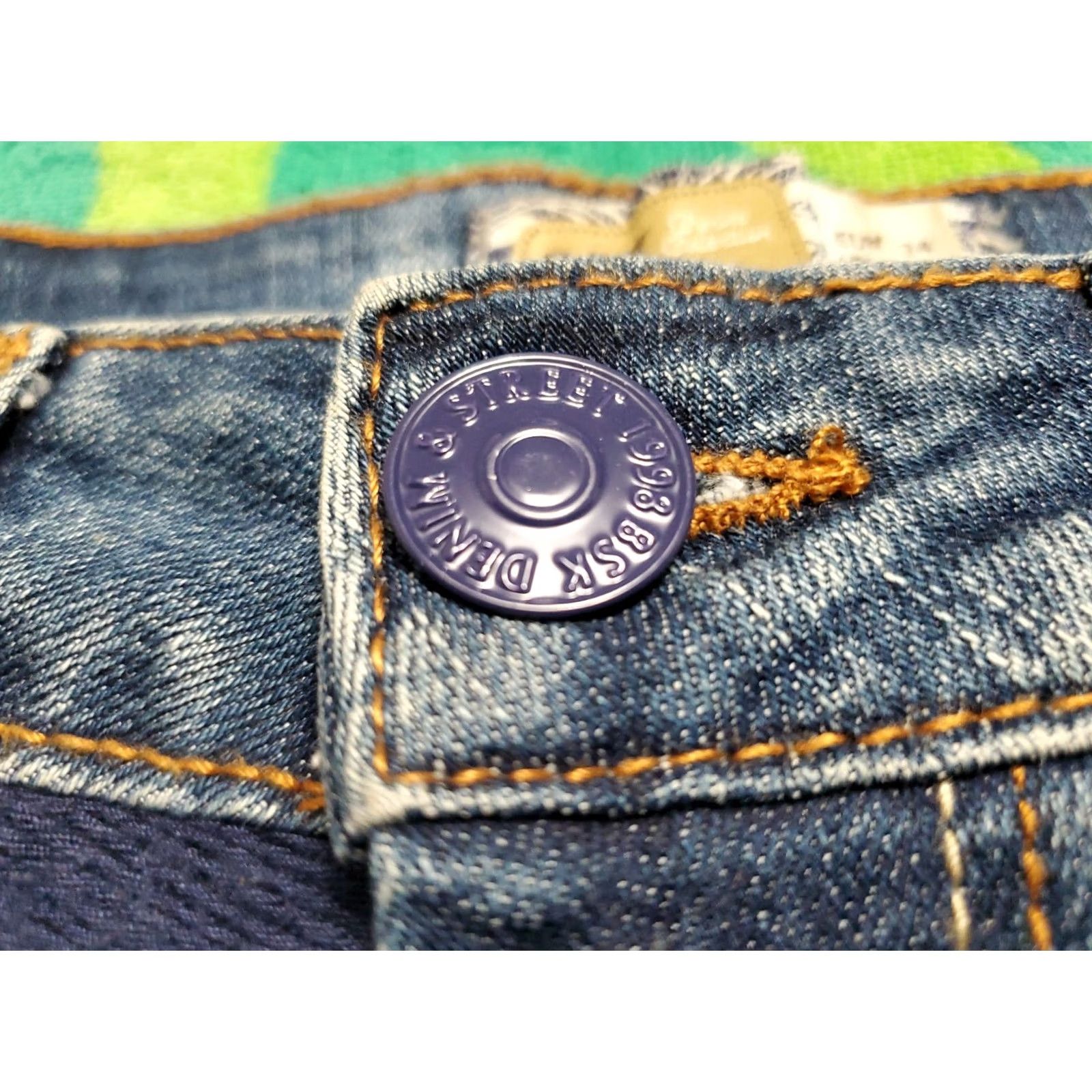 Bershka BERSHKA BSK Denim Collection Women Shorts Embroidered Stud Denim 2in Inseam Blue 28 Regular XS? 34 Eur 6 UK Size 28" / US 6 / IT 42 - 5 Thumbnail
