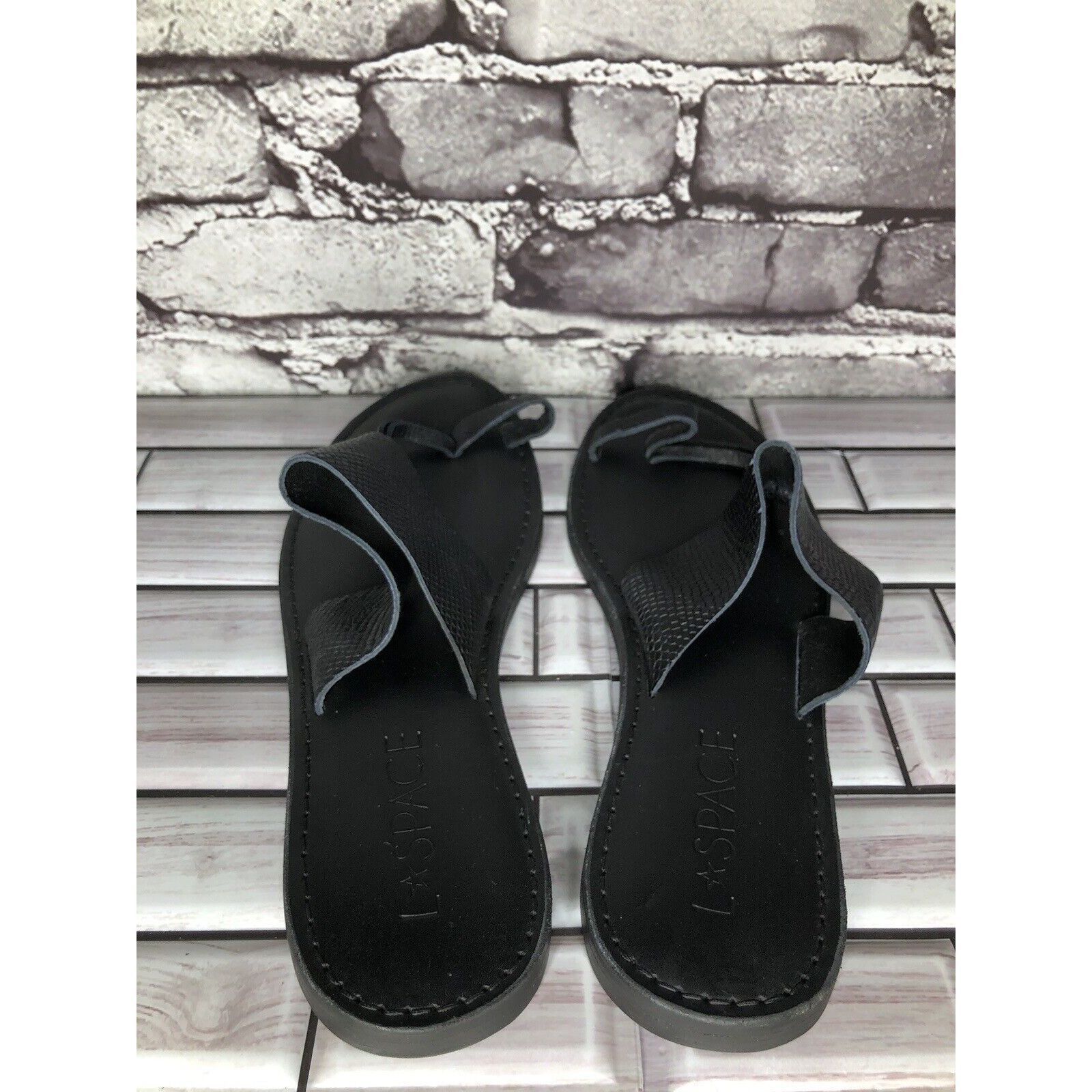 Other L*Space Miramar Black Leather SnakeSkin Print Toe Post Sanda Size US 9 / IT 39 - 5 Thumbnail
