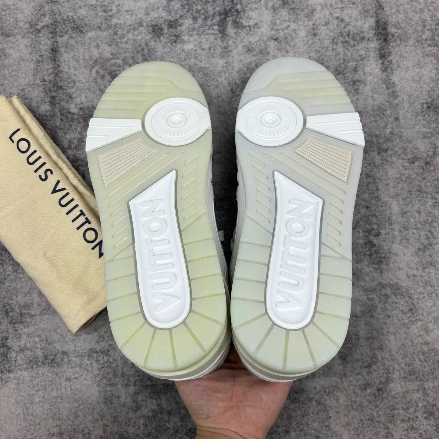 Louis Vuitton LOUIS VUITTON Trainer White Cement Leather Sneaker 41.5 Size US 8.5 / EU 41-42 - 5 Thumbnail