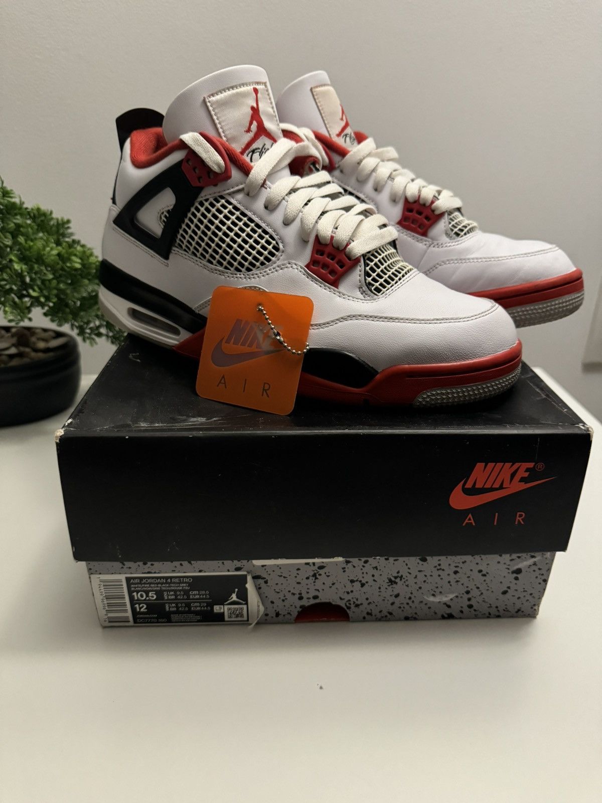 Jordan Brand AJ 4 Retro Fire Red Size US 10.5 / EU 43-44 - 2 Thumbnail
