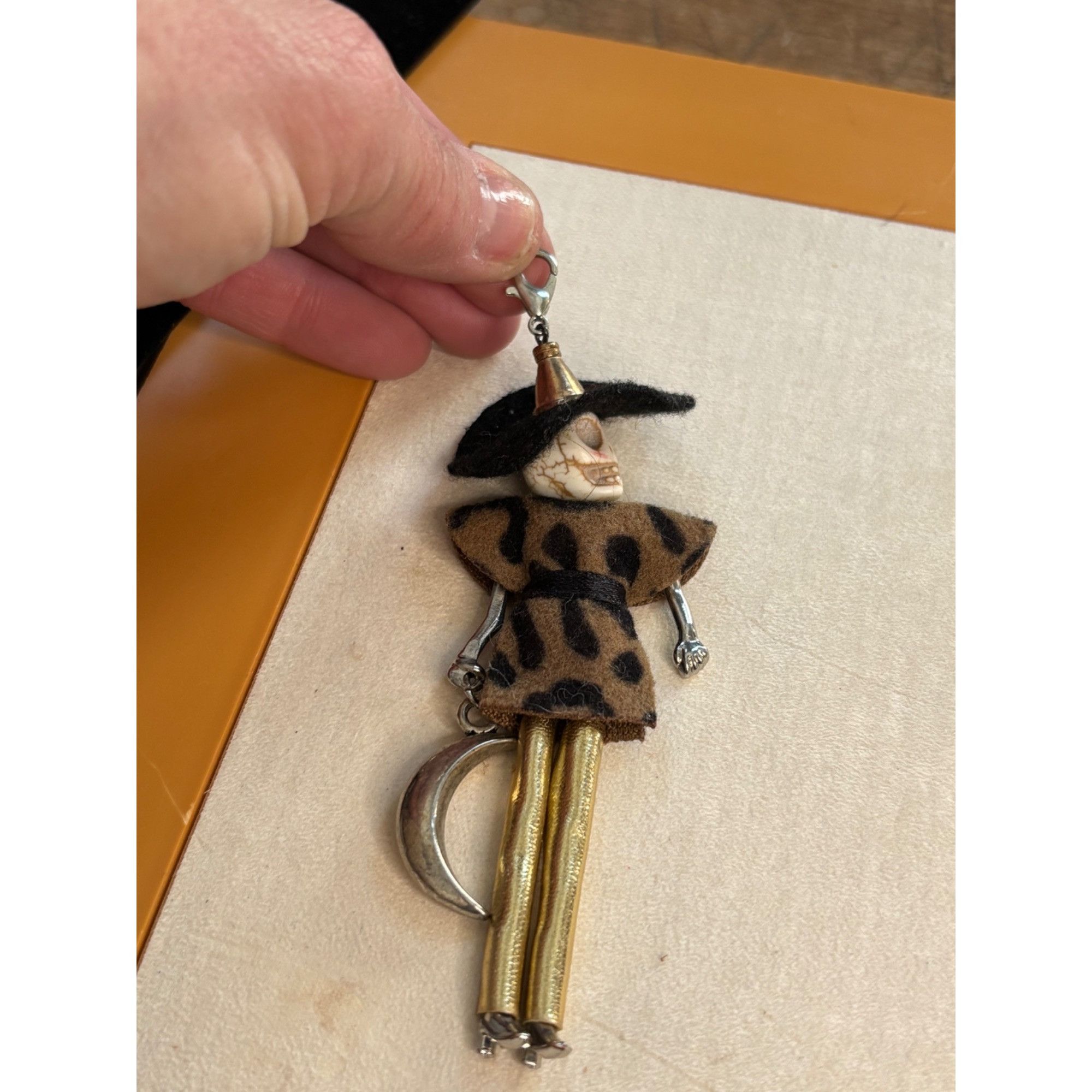 Other Leopard Print Skeleton Keychain Pendant With Felt Hat & Gold Size ONE SIZE - 5 Thumbnail