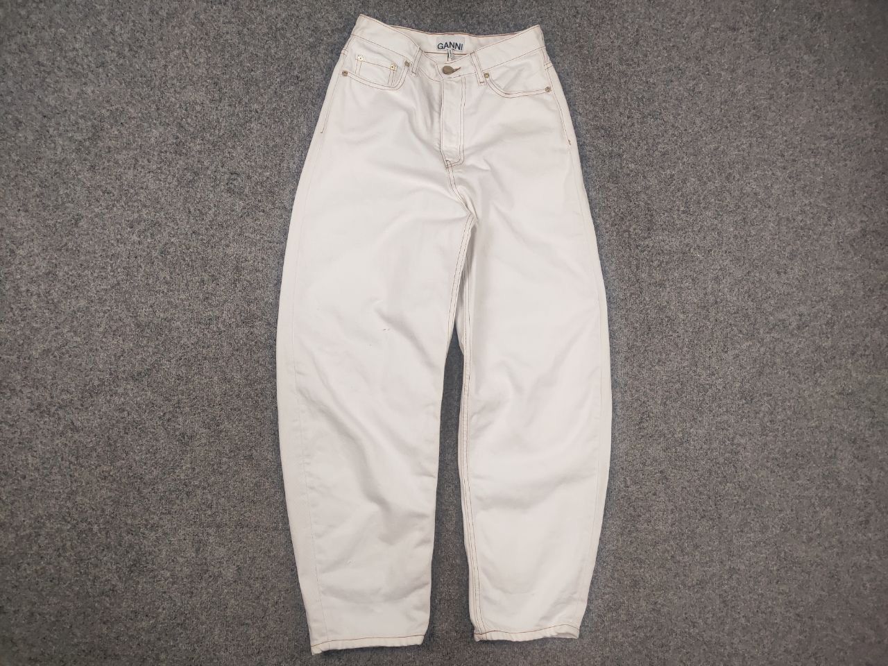 Ganni Ganni Design stary White Denim Barrel leg jeans Size 26" / US 2 / IT 38 - 8 Thumbnail