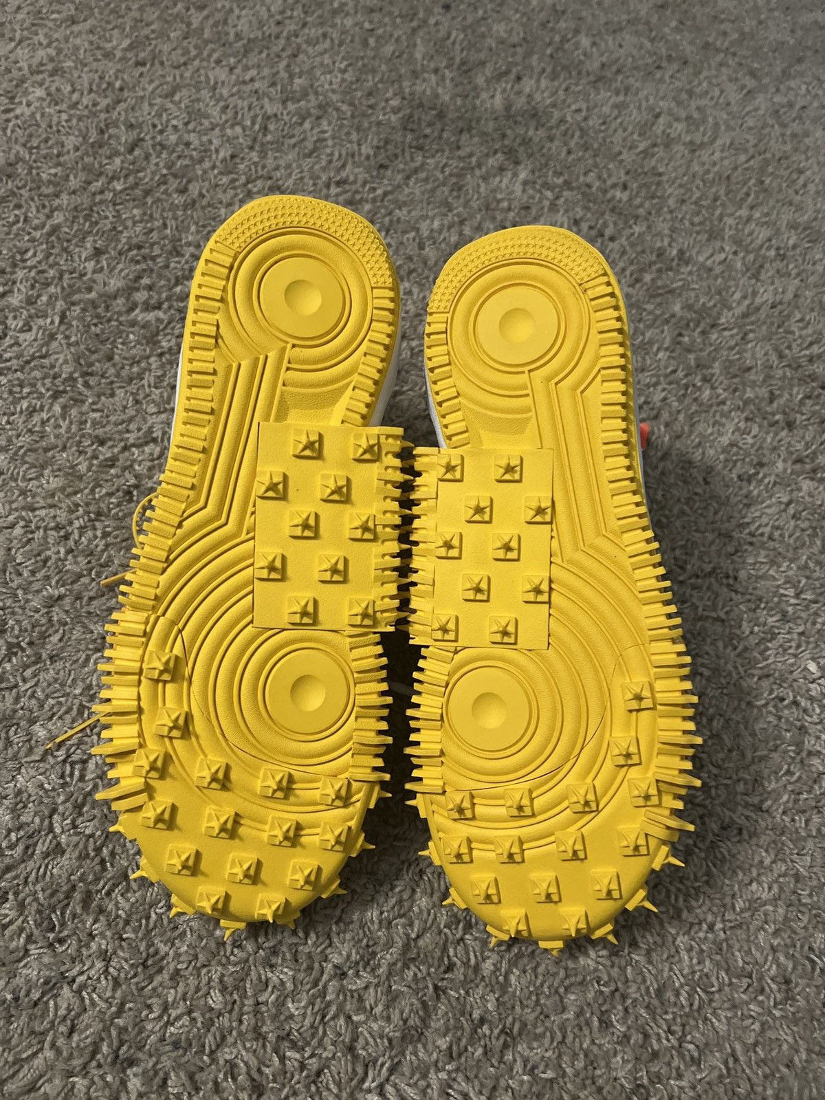 Off-White Off-White x Air Force 1 Mid SP Leather 'Varsity Maize' Size US 9 / EU 42 - 9 Thumbnail