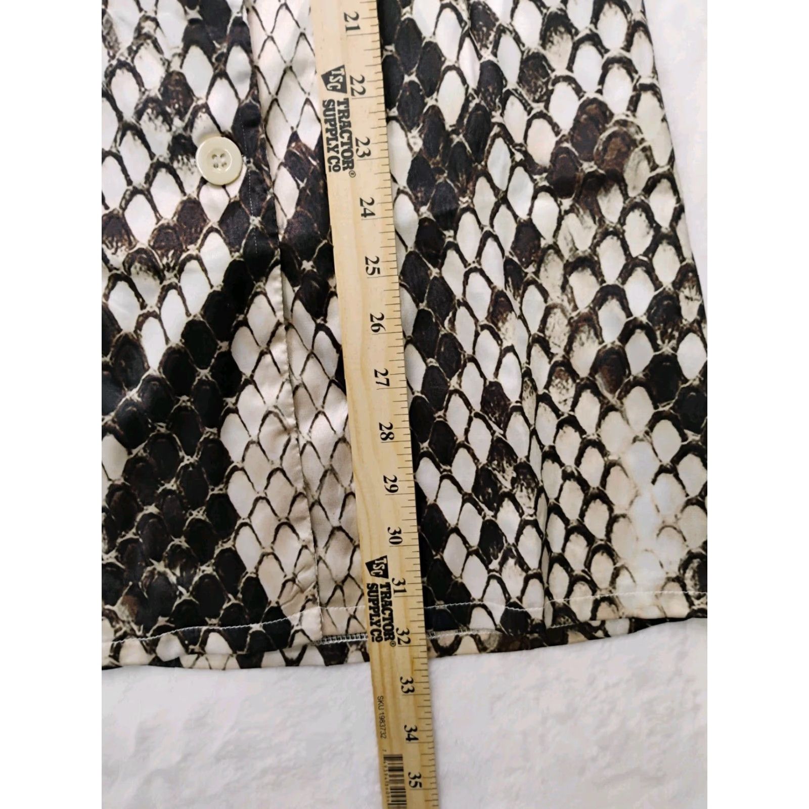 PrettyLittleThing PRETTYLITTLETHING Snake Print Long Sleeve Blazer Dress Gray Satin Knee Length 4 US 8 UK Regular Womens Shoulder Pads Shoes? No footwear. Size S / US 4 / IT 40 - 4 Thumbnail