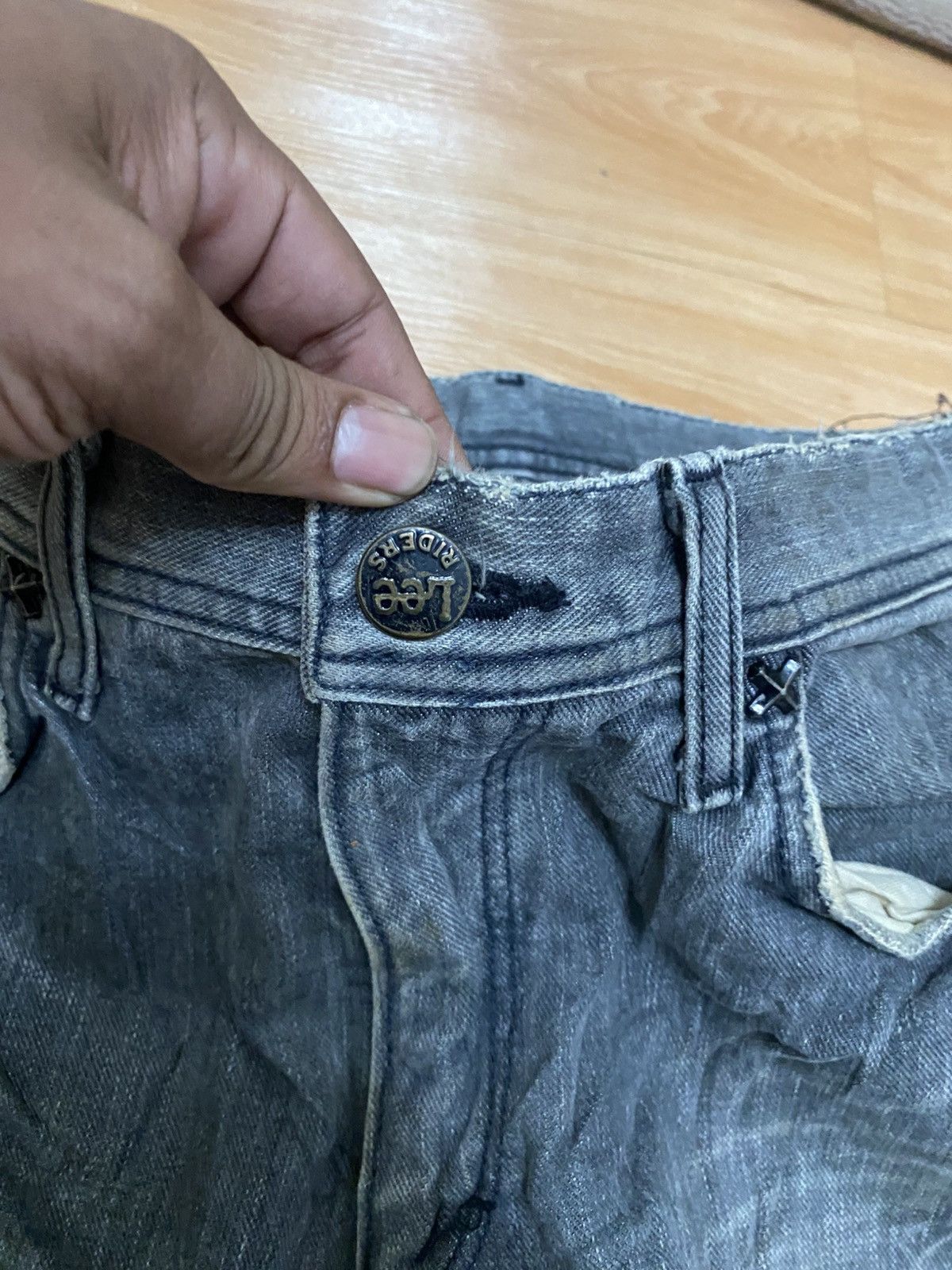 Lee × Vintage Vintage lee rider black faded distressed denim Size US 33 - 6 Thumbnail