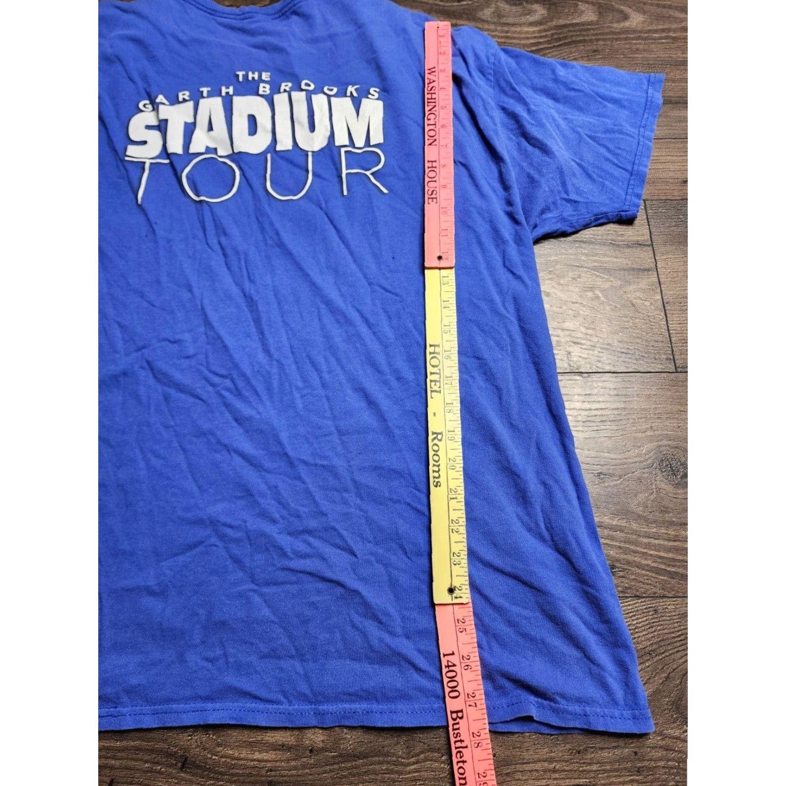 Hanes Mens XL Garth Brooks Florida Gators T-Shirt Blue Stadium Tour Distressed Size US XL / EU 56 / 4 - 5 Thumbnail
