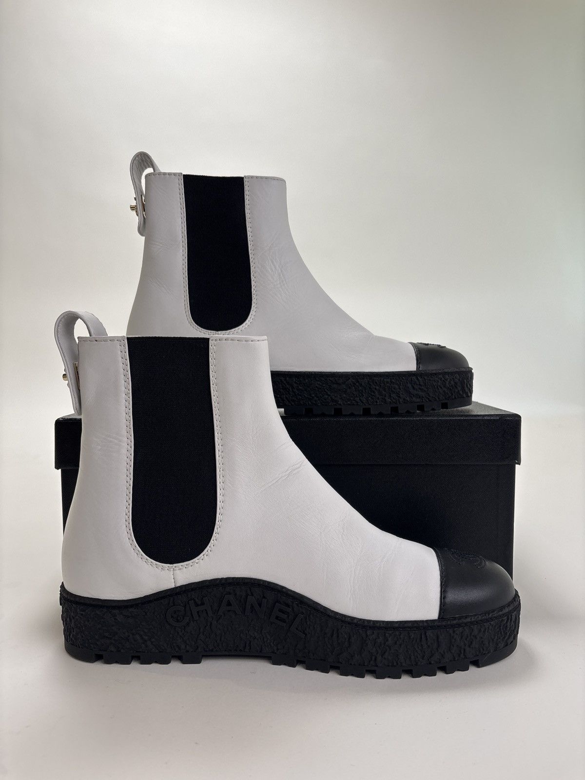 Chanel CHANEL ANKLE BOOT / SHORT BOOT Size US 9.5 / IT 39.5 - 2 Thumbnail