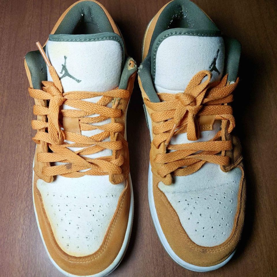 Jordan Brand Jordan 1 Low Light Curry Suede - Size 8 (Good Condition) Size US 8 / EU 41 - 1 Thumbnail
