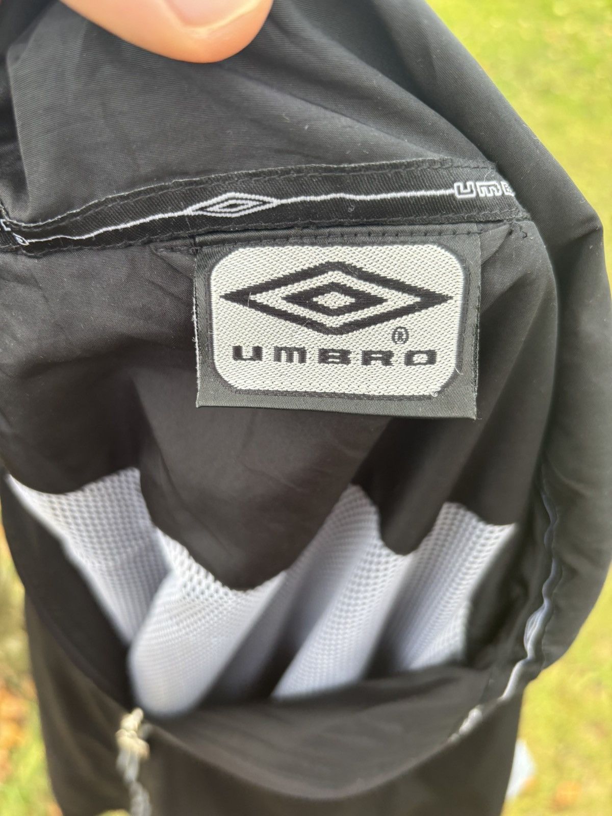 Umbro Rare Vintage Umbro Trackjacket Black/White 90s Y2K Size US L / EU 52-54 / 3 - 4 Thumbnail