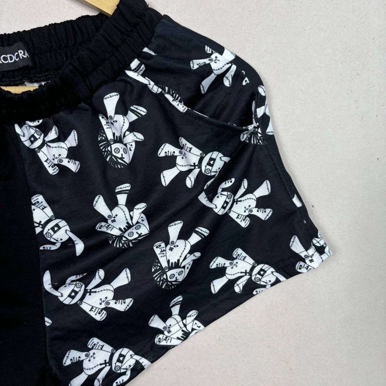AC/DC × If Six Was Nine × Le Grande Bleu (L.G.B.) 2000s ACDC Rag Stretchable Short Pants Trousers Size US 29 - 3 Thumbnail