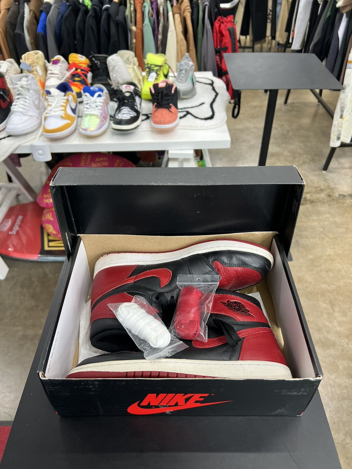 Jordan Brand × Nike Jordan 1 Bred Banned Sz. 8.5 (2016) Size US 8.5 / EU 41-42 - 11 Thumbnail