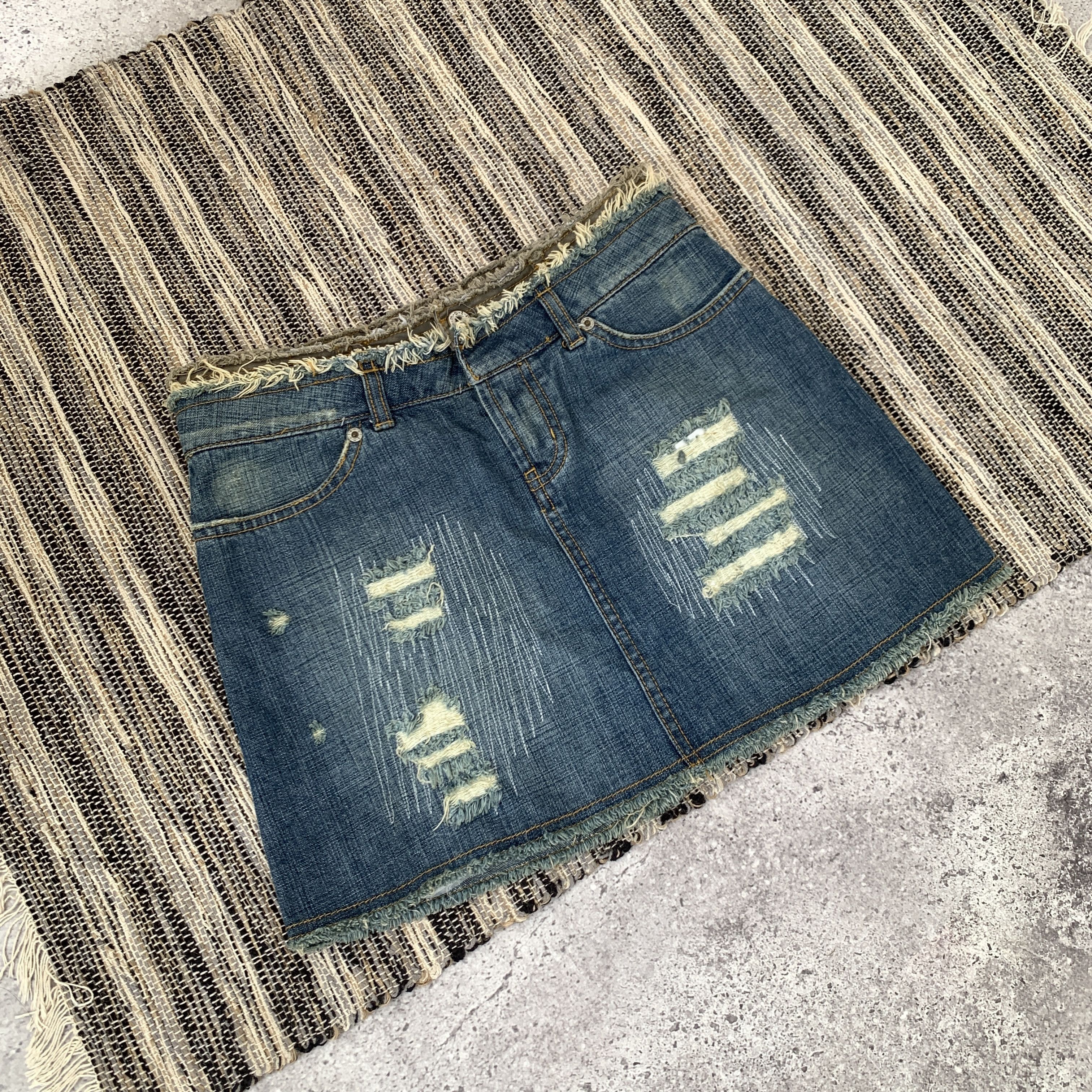 Japanese Brand Vintage Y2K Faded Women's Blue Denim Low RIse Mini Skirt Size 24" / US 00 / IT 34 - 4 Thumbnail