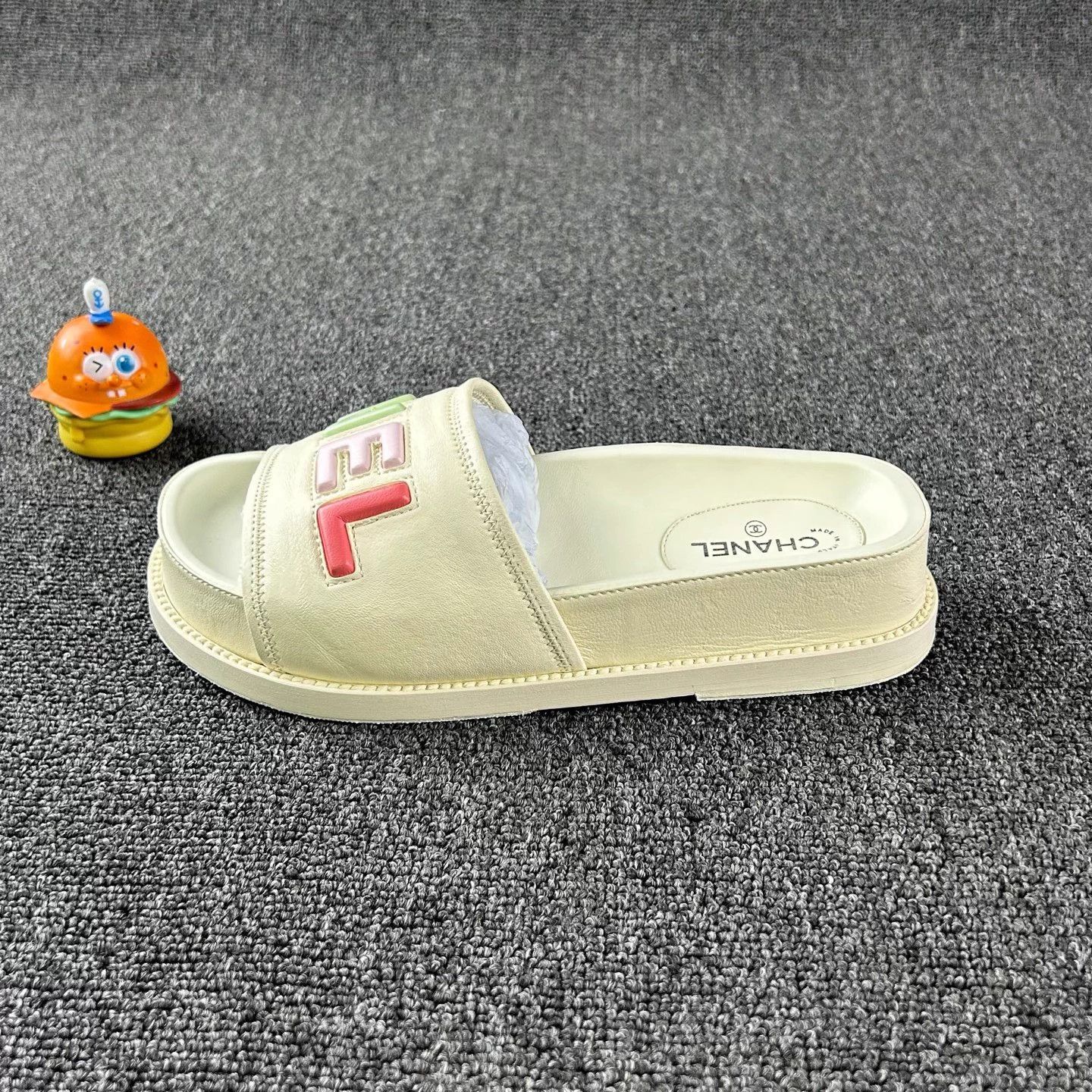 Chanel Chanel Women's White Slippers EUR 36 Size US 5 / IT 35 - 3 Thumbnail