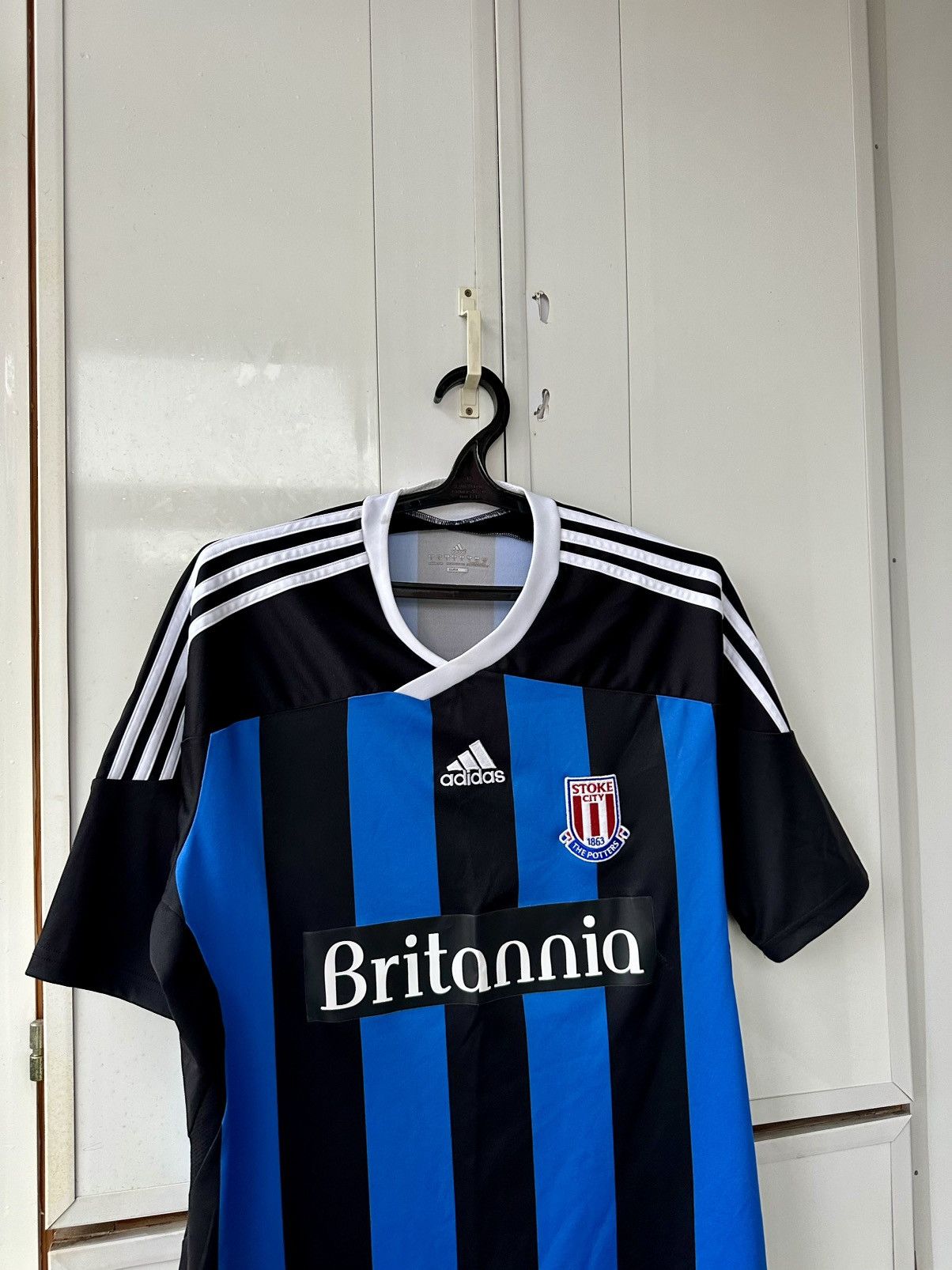 Adidas Vintage Adidas Stoke City Britannia Jersey Size US L / EU 52-54 / 3 - 5 Thumbnail