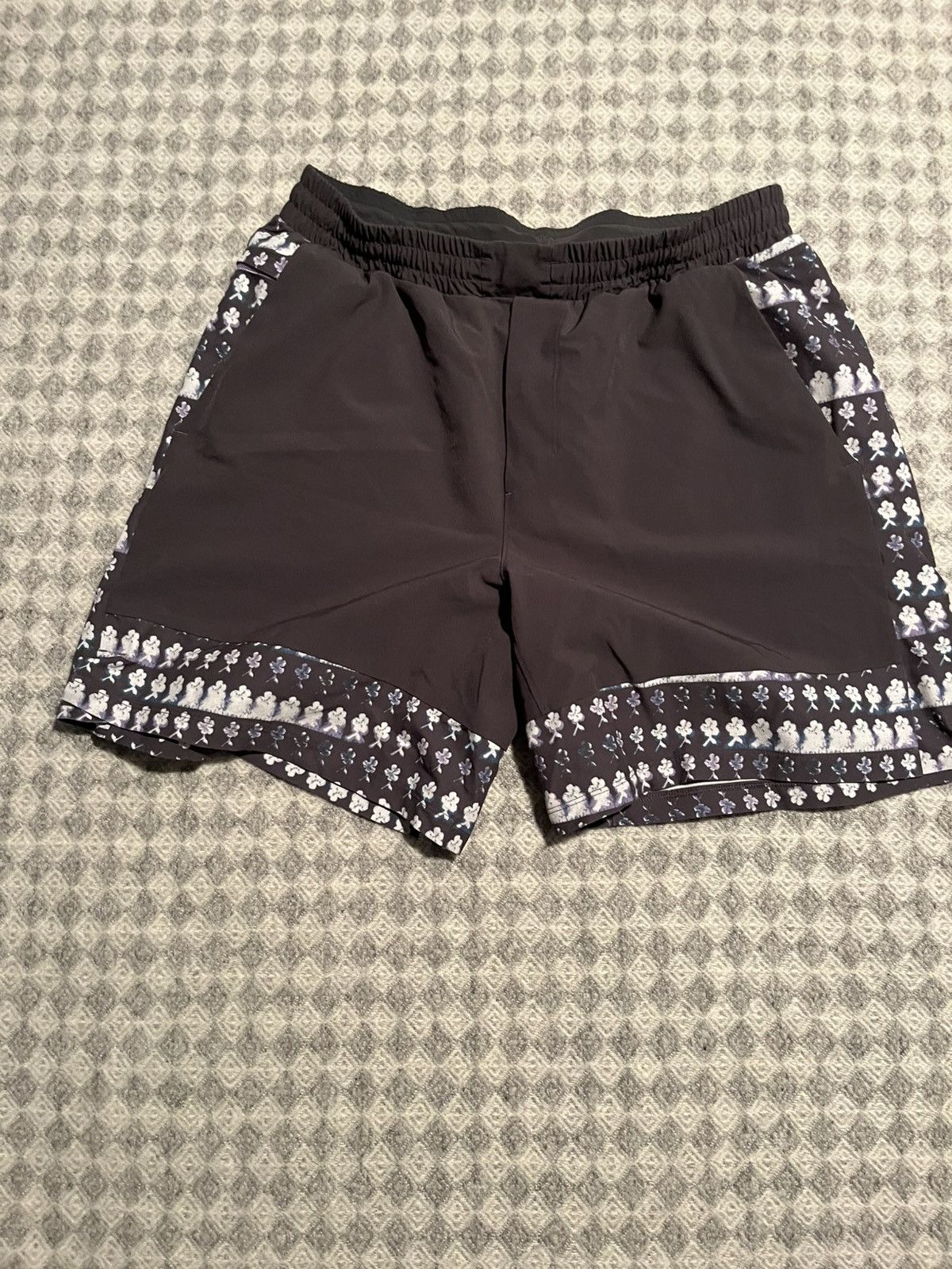 Lululemon Lululemon shorts vintage retro size M/L Size US 33 - 1 Thumbnail