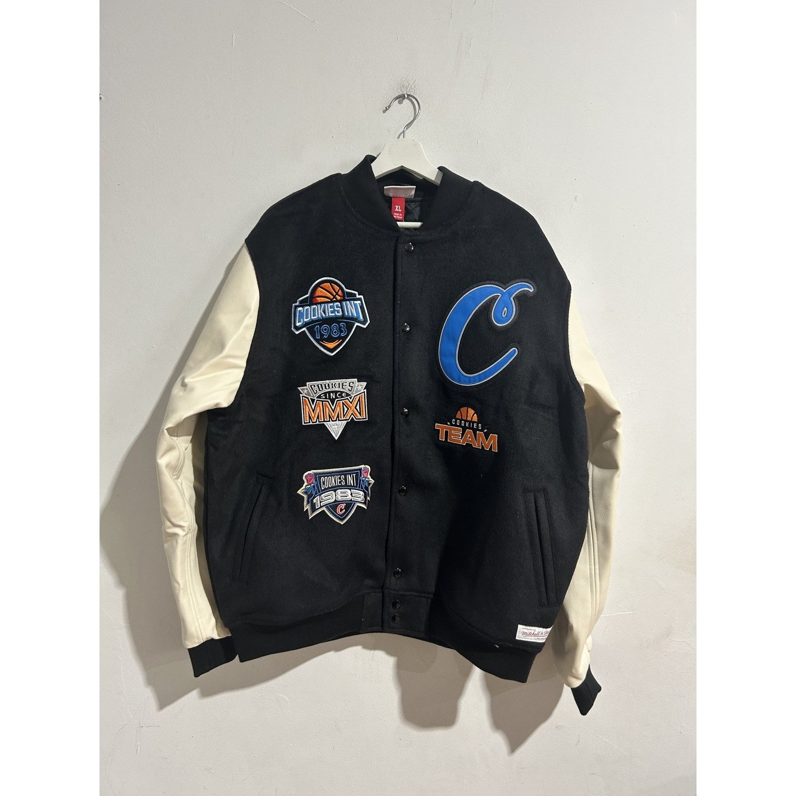 Mitchell & Ness MITCHELL & NESS COOKIES VARSITY JACKET SIZE XL NEW Size US XL / EU 56 / 4 - 1 Thumbnail