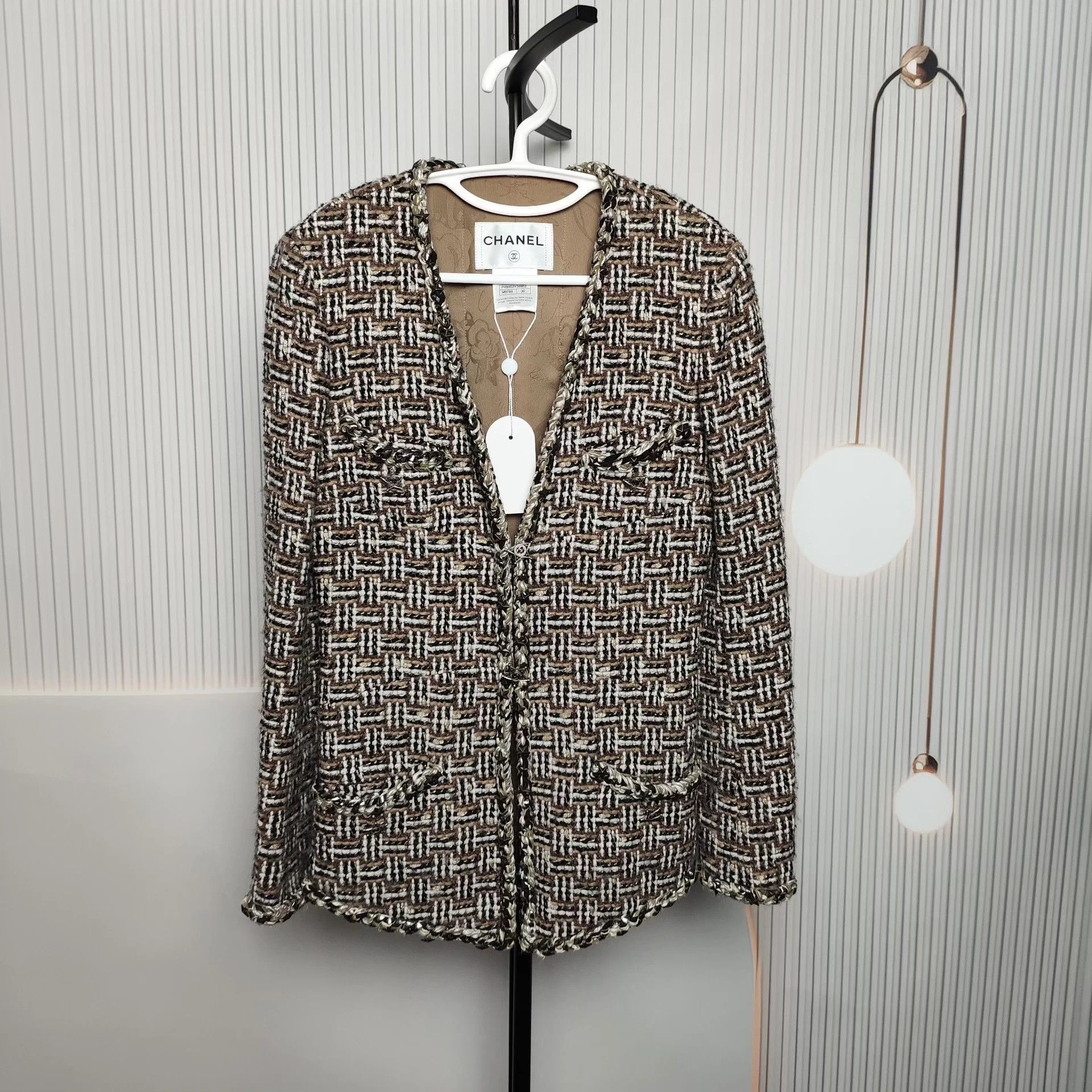 Chanel Chanel Dallas White & Gold Colorblocked Tweed Jacket 36 Size XS / US 0-2 / IT 36-38 - 1 Thumbnail