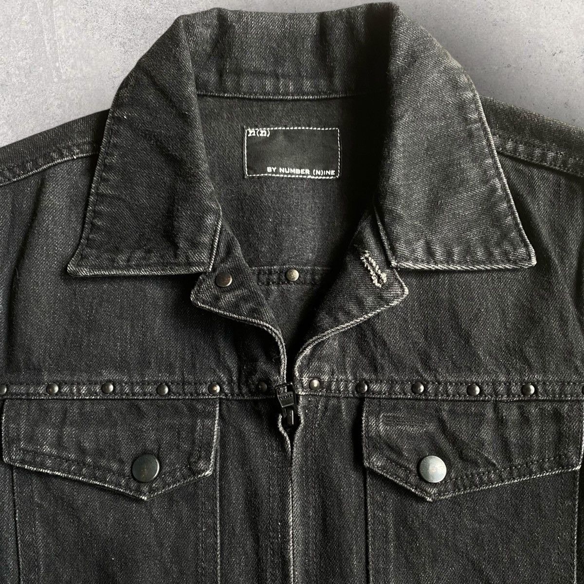 Number (N)ine N(N) Rivet Studded Denim Trucker Jacket Size US S / EU 44-46 / 1 - 3 Thumbnail