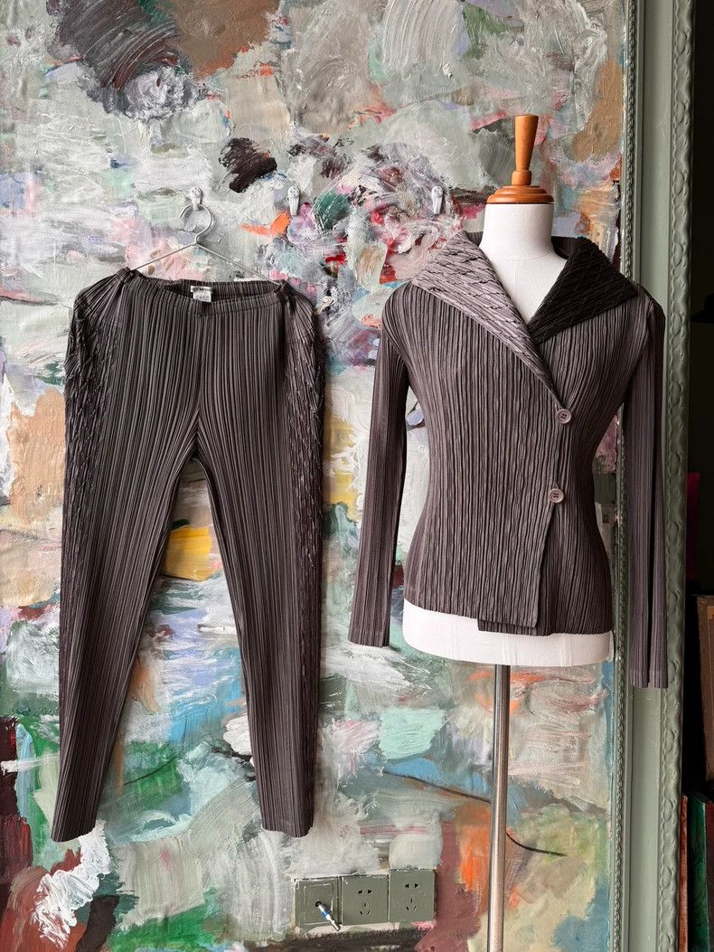 Issey Miyake size:1 A grey main line pleated cardigan