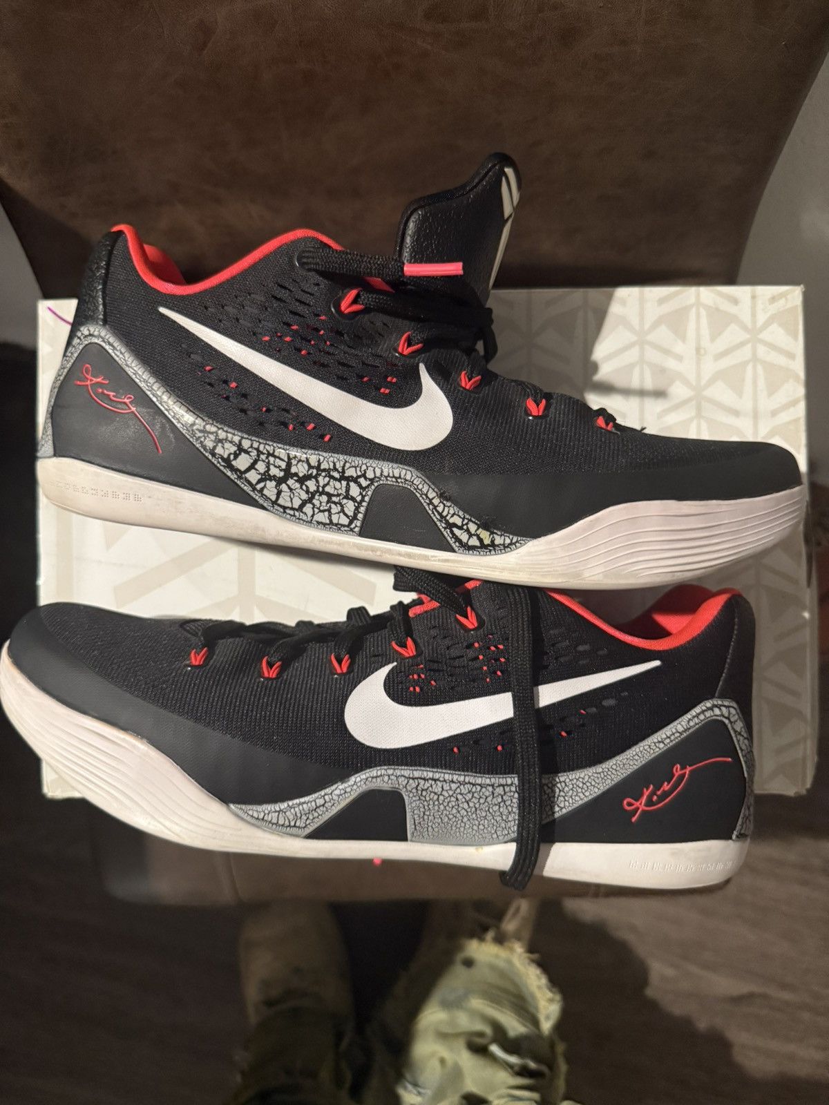 KOBE IX EM