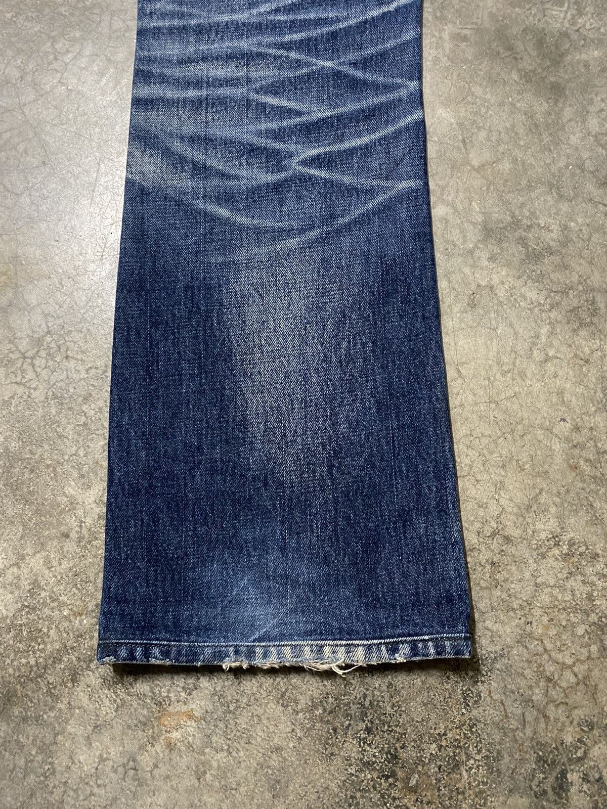Le Grande Bleu (L.G.B.) × Roar × roarguns Flare Jeans Japanese Roargun Distressed Size US 32 / EU 48 - 2 Thumbnail