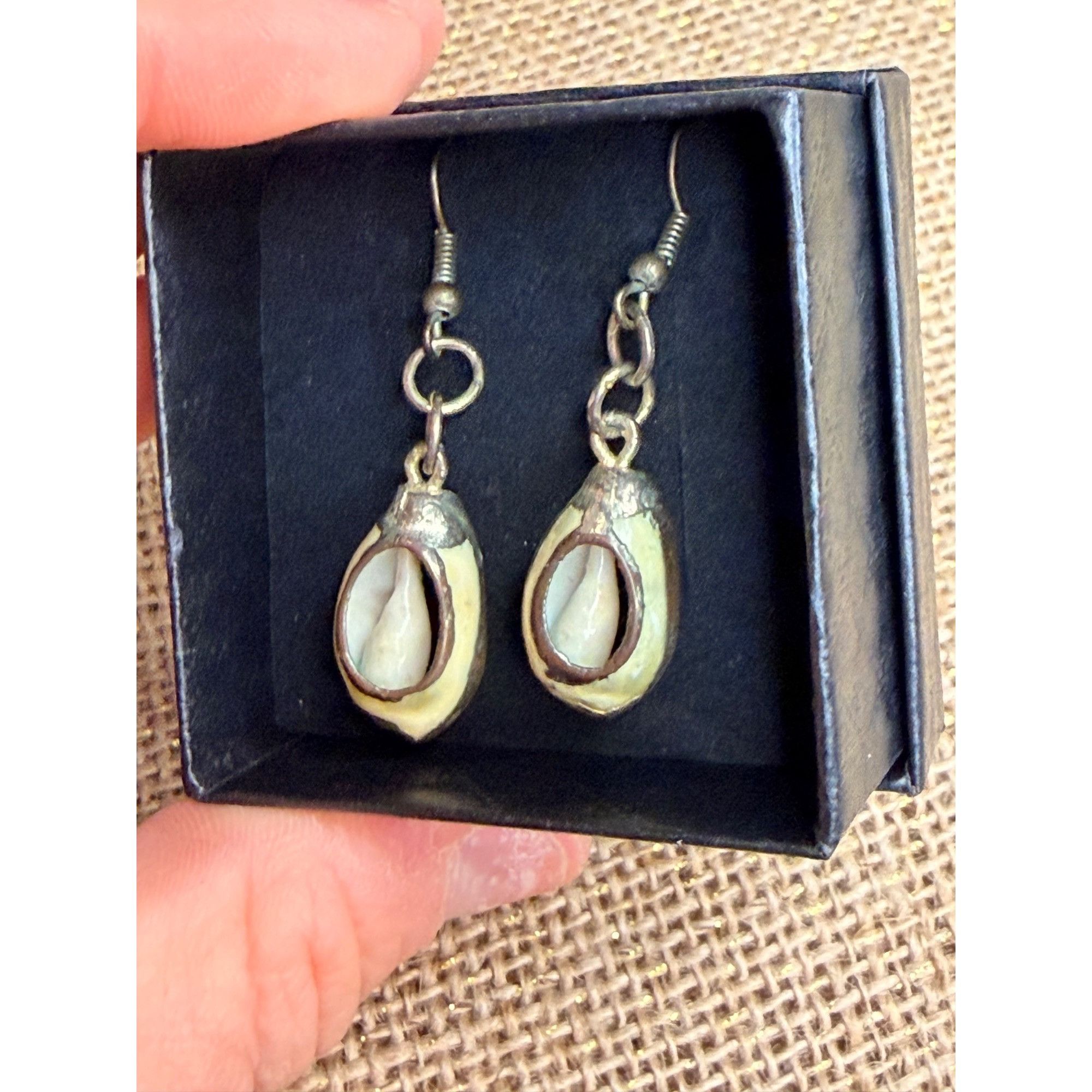 Other Vintage Cowrie Shell Dangle Earrings With Fishhook Backs Size ONE SIZE - 4 Thumbnail