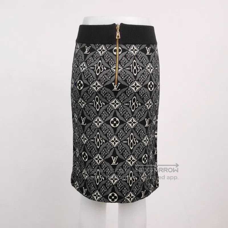 Louis Vuitton Louis Vuitton Wool Blend 1854 Monogram Skirt. Size US 26 / EU 42 - 1 Thumbnail