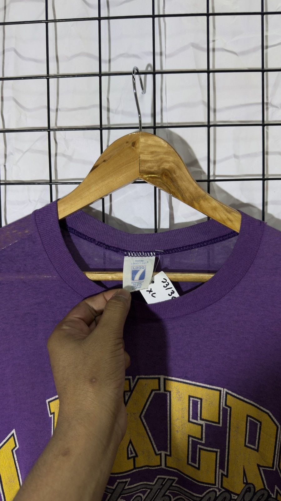 NBA Vintage 90's paper thin NBA LA Lakers tee shirt Size US XL / EU 56 / 4 - 4 Thumbnail