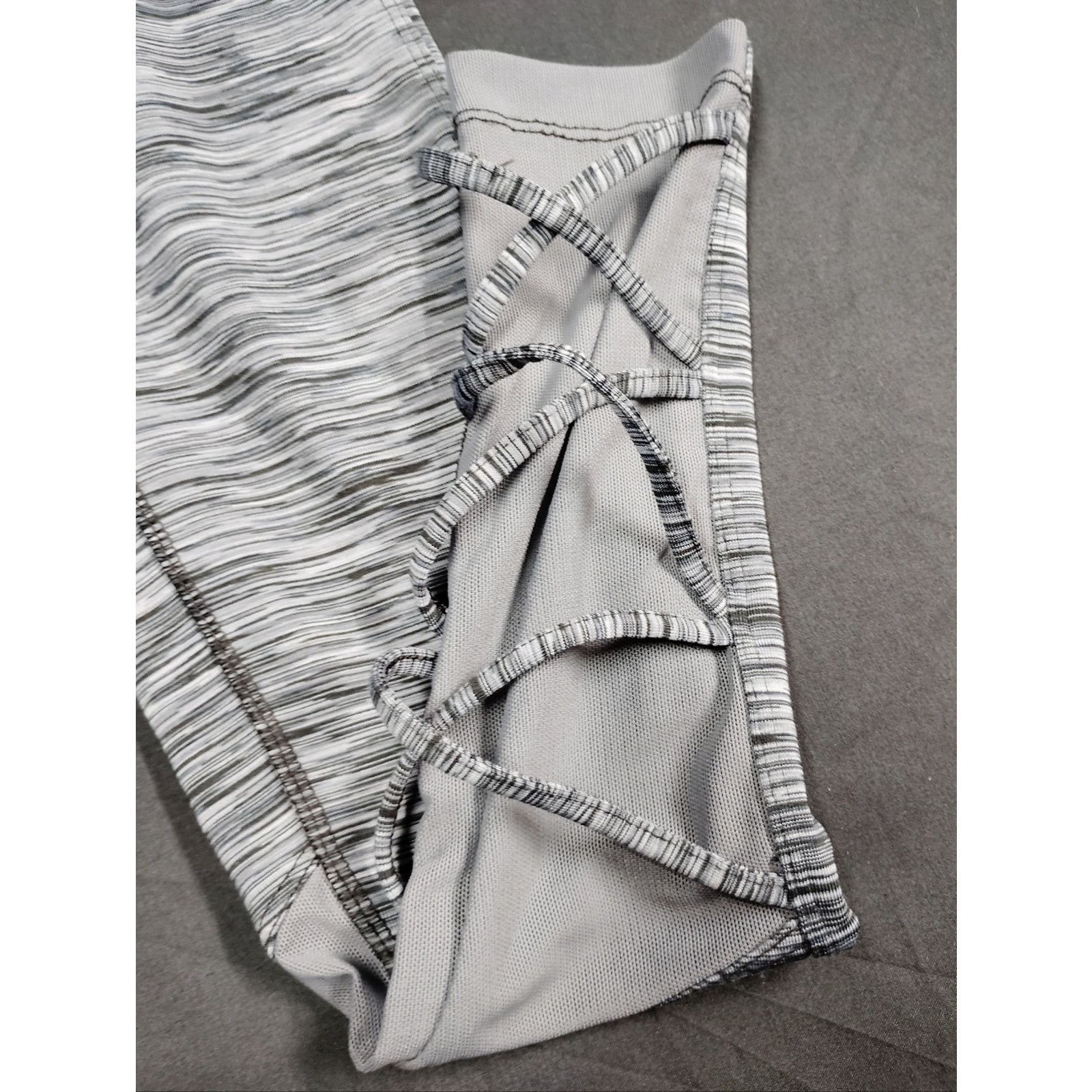 Champion Champion Gray Space-Dye Capri Leggings with Lattice Straps Size 23" - 2 Thumbnail