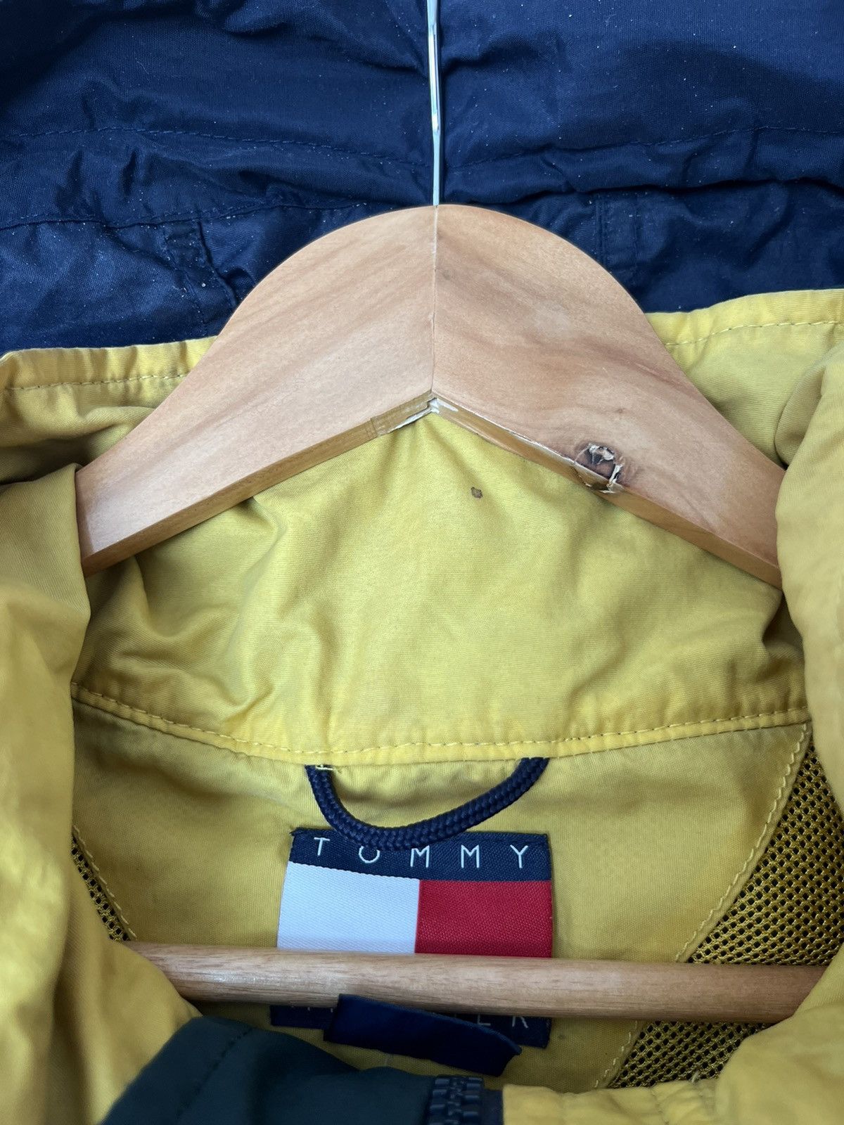 Tommy Hilfiger Vintage Tommy Hilfiger Windbreaker Jacket Size US M / EU 48-50 / 2 - 7 Thumbnail