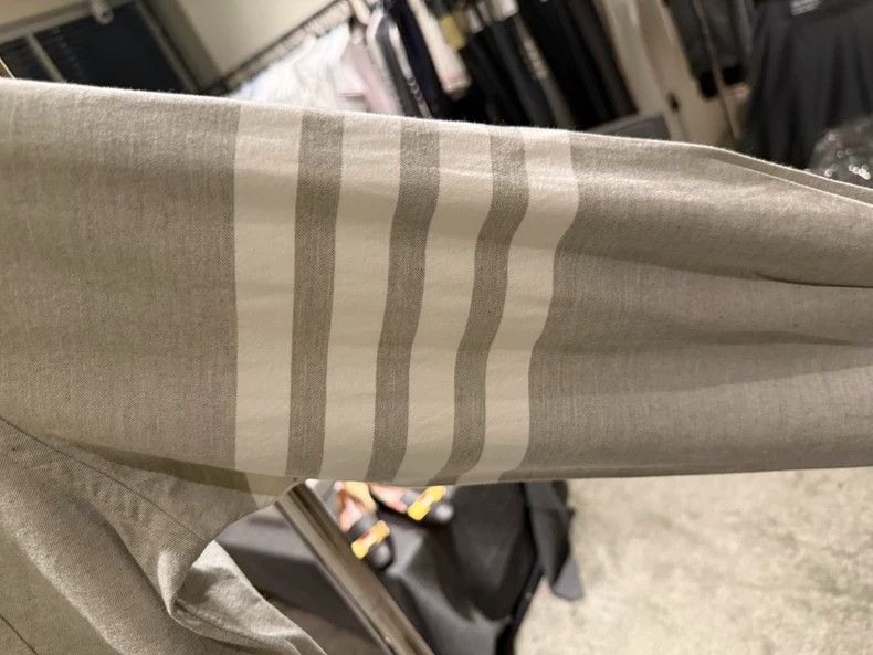 Thom Browne Thom Browne size4 Classic four-barrel shirt in light grey Size US XL / EU 56 / 4 - 6 Thumbnail