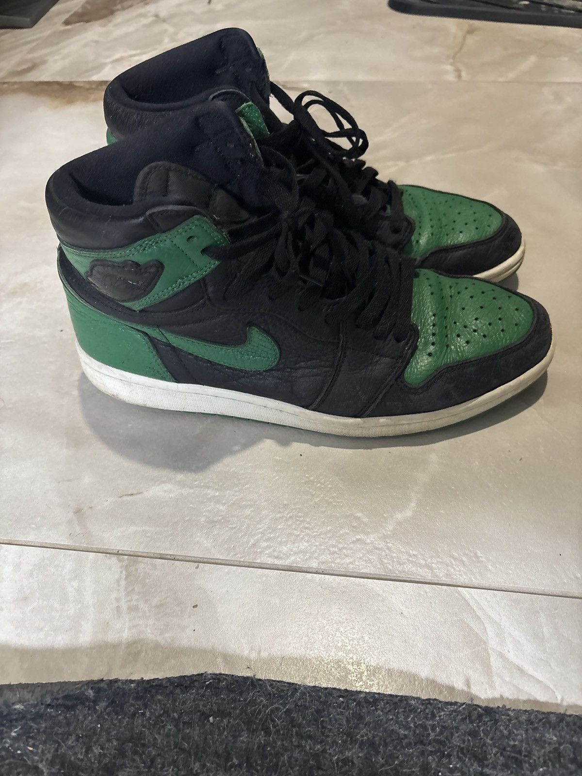 Jordan Brand Jordan 1 Retro High Pine Green Size US 9 / EU 42 - 4 Thumbnail