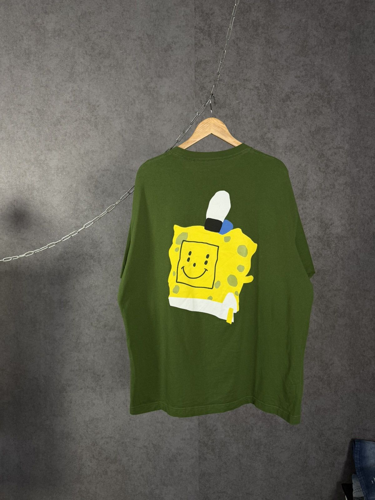 Uniqlo Uniqlo x Sponge Bob overprinted designer tee Size US XL / EU 56 / 4 - 2 Thumbnail
