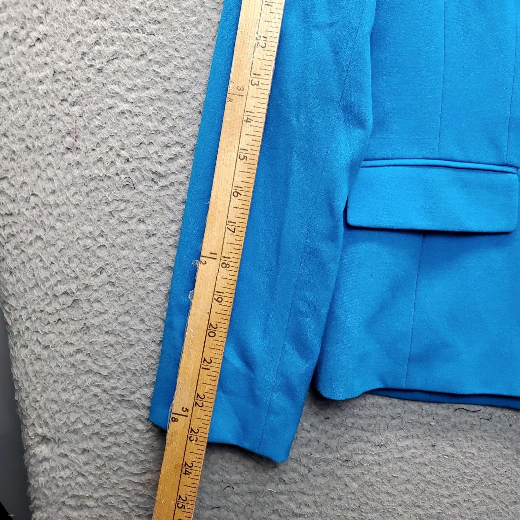 Calvin Klein Calvin Klein Blazer Jacket Womens Size 8P Blue Peak Lapel Single Breasted 1 Button EUC - Vintage? No Size M / US 6-8 / IT 42-44 - 5 Thumbnail