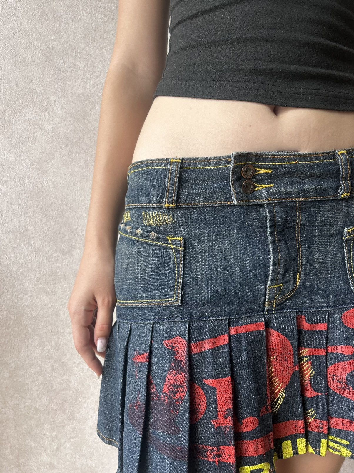 Von Dutch Vintage Y2K Von Dutch Big Logo Pleated Denim Mini Skirt Size 28" / US 6 / IT 42 - 5 Thumbnail