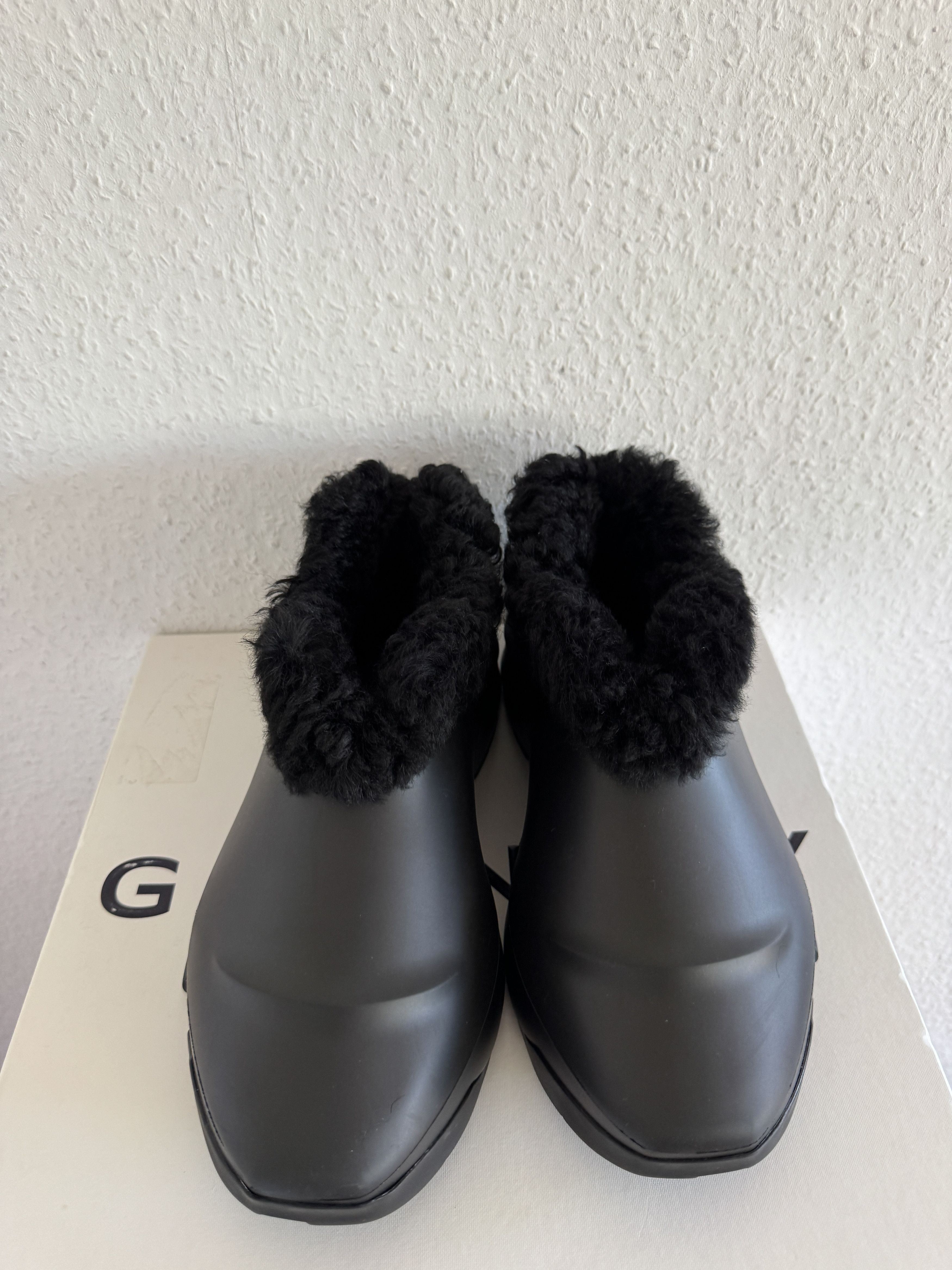 GIVENCHYMMW期Monumental Mallow shearling Givenchy - Monumental Mallow shearling-lined sneakers Givenchy