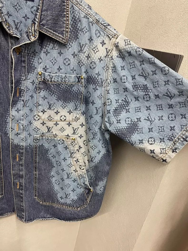 Louis Vuitton Louis Vuitton Full Print Gradient Shirt 2504-Nextarrow Size US S / EU 44-46 / 1 - 4 Thumbnail