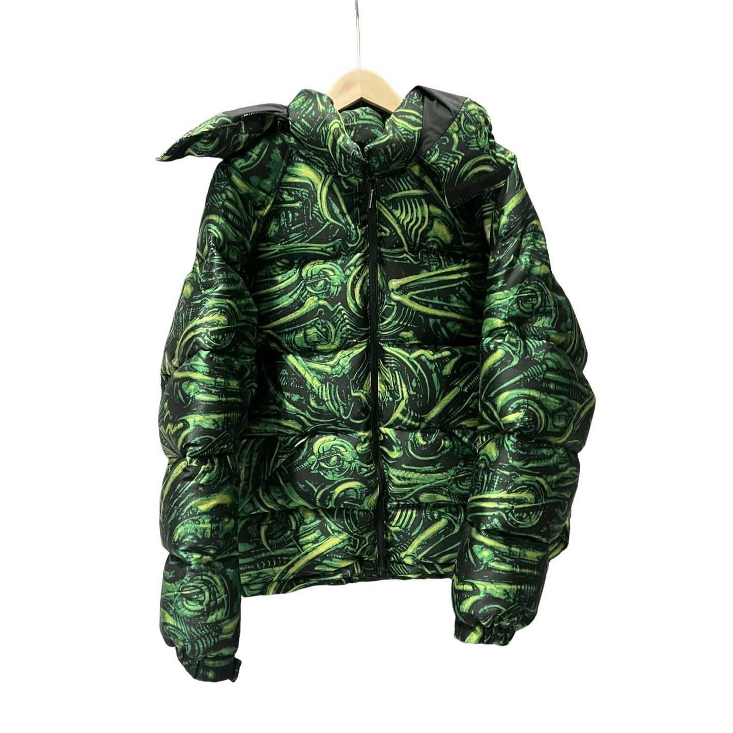 Supreme Supreme x H.R. Giger Puffer Jacket Size XL Size US XL / EU 56 / 4 - 1 Thumbnail