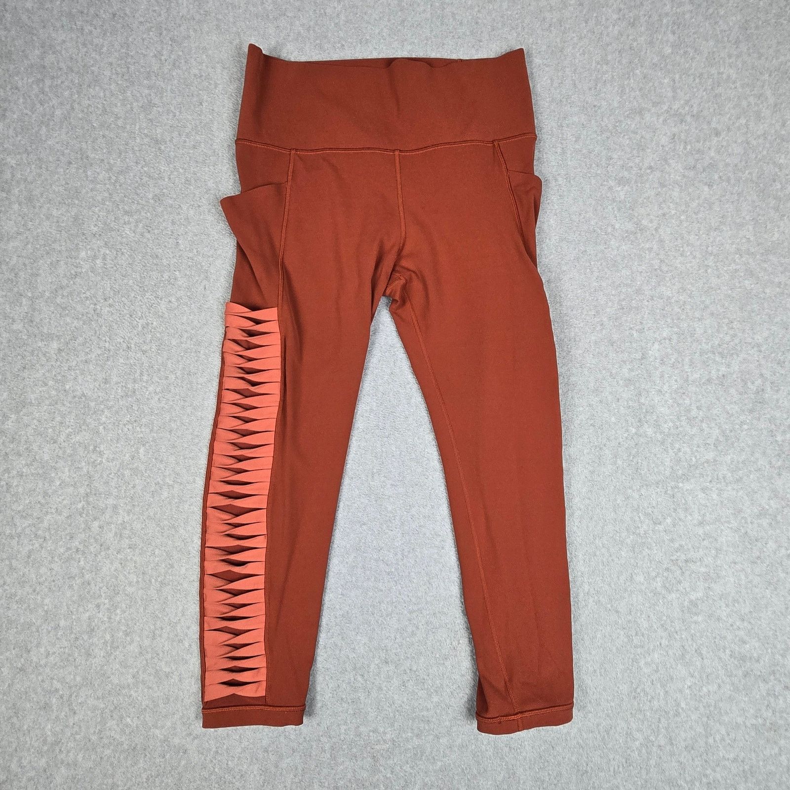 Athleta Athleta Large Salutation 7/8 Tight in Powervita Leggings Size 29" - 1 Thumbnail