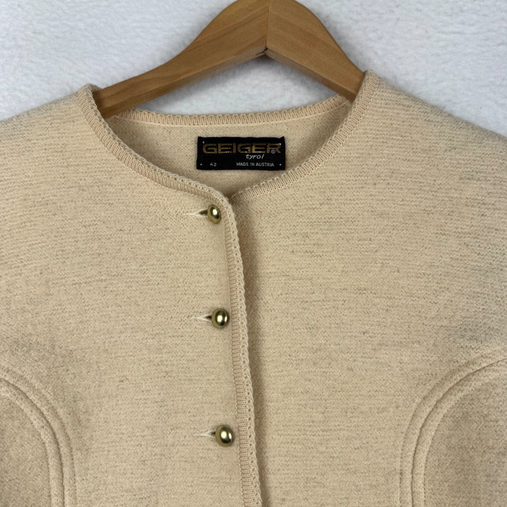 Vintage VINTAGE Geiger Tyrol Coat Blazer Wool 100% Beige Gold Button Austria 1980s Size M / US 6-8 / IT 42-44 - 3 Thumbnail