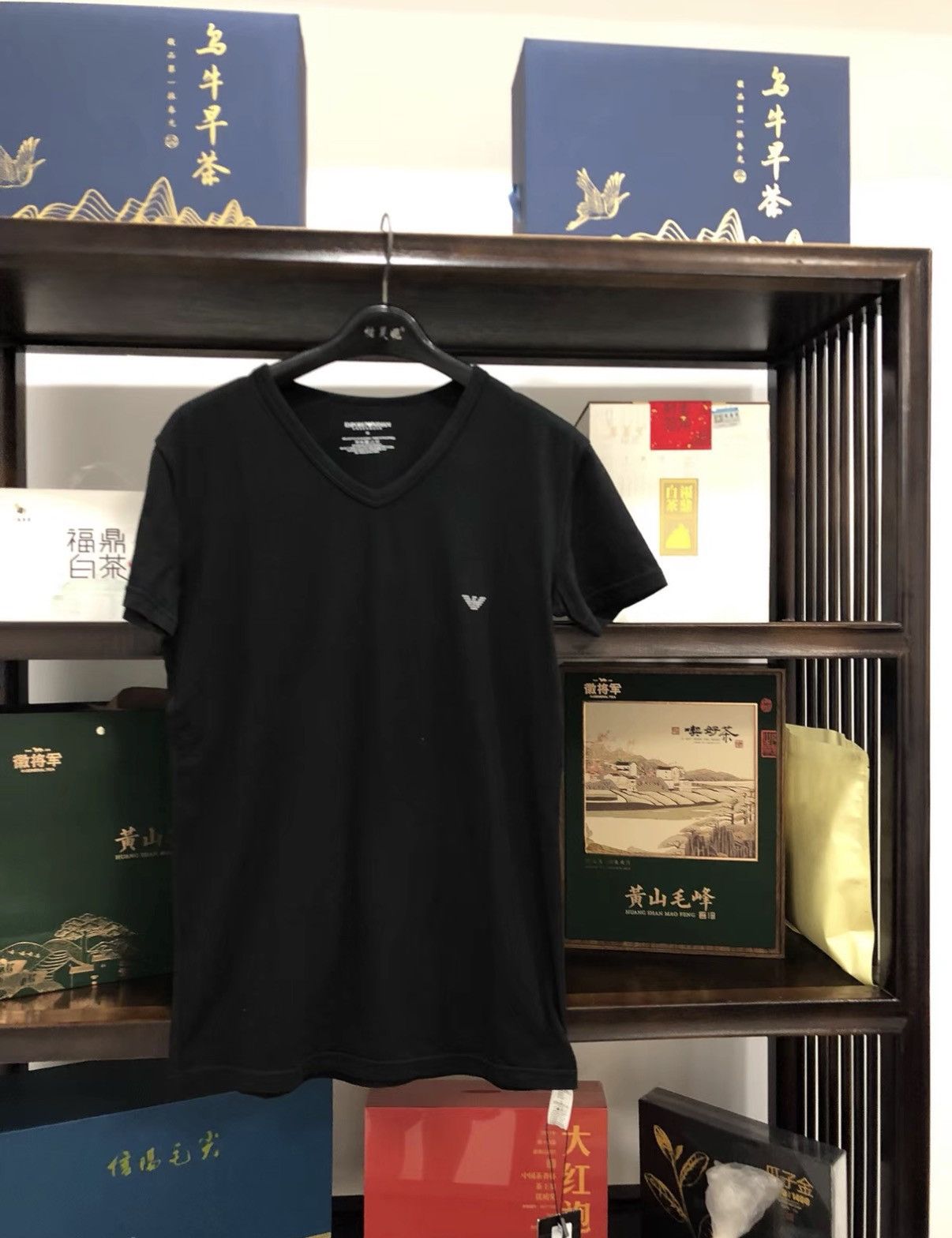 Emporio Armani EA Emporio Armani V-neck T-shirt J2 Size US M / EU 48-50 / 2 - 1 Thumbnail