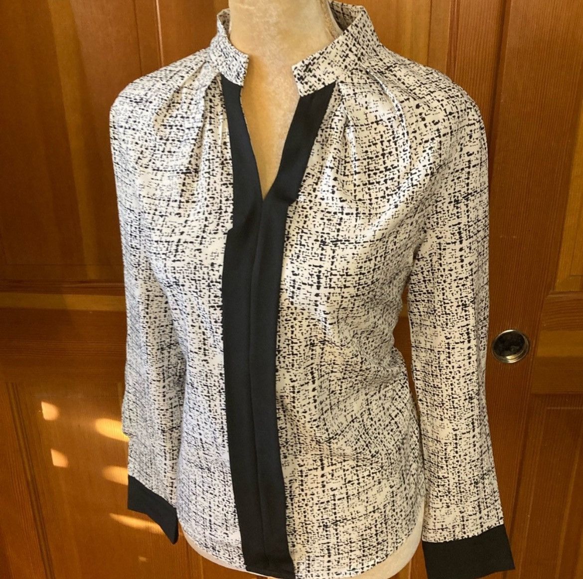 Designer × Other Nwt, Lavishly Paris Women’s Notched Blouse Size M / US 6-8 / IT 42-44 - 6 Thumbnail