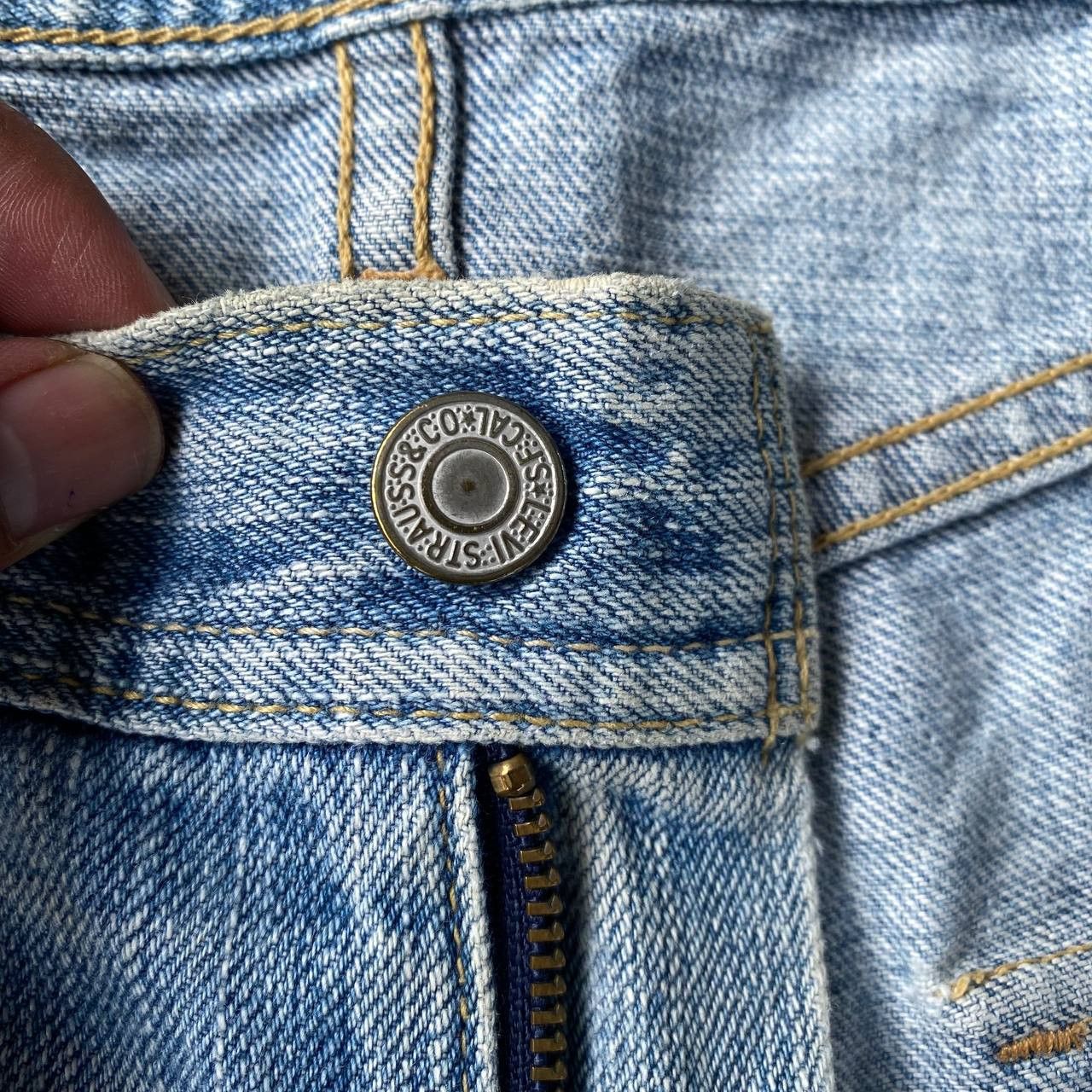 Levi's Vintage Clothing VINTAGE LEVIS 537 FLARED DISTRESSED ANKLE CUT LIGHTWASH Size US 31 - 12 Thumbnail