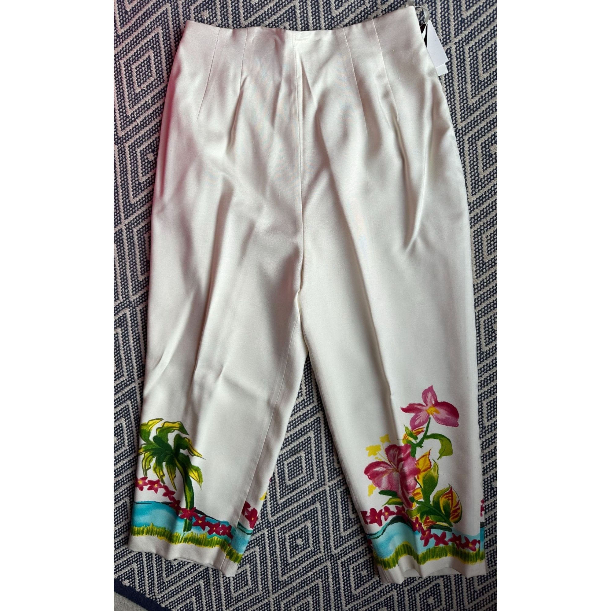 Donna Morgan NWT Donna Morgan 2pc silk pants set Sleeveless top and flora Size L / US 10 / IT 46 - 2 Thumbnail