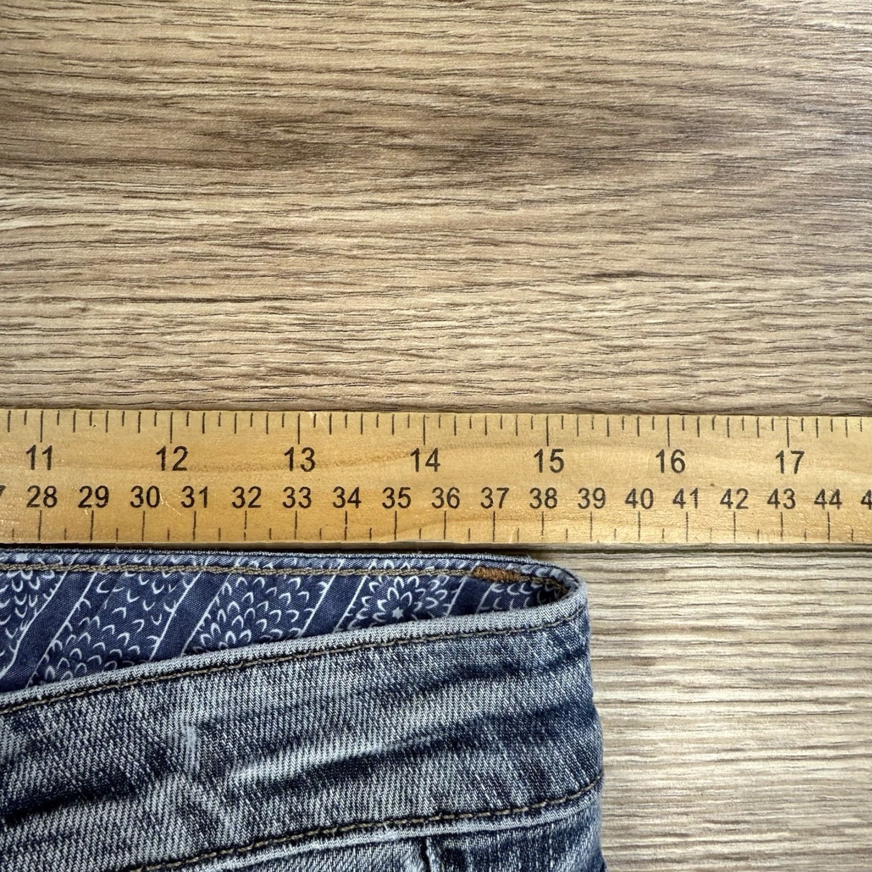 Paige PAIGE DENIM Light Wash Destroyed ROXBURY Low Rise Skinny Jeans Sz 28 Size 28" / US 6 / IT 42 - 7 Thumbnail