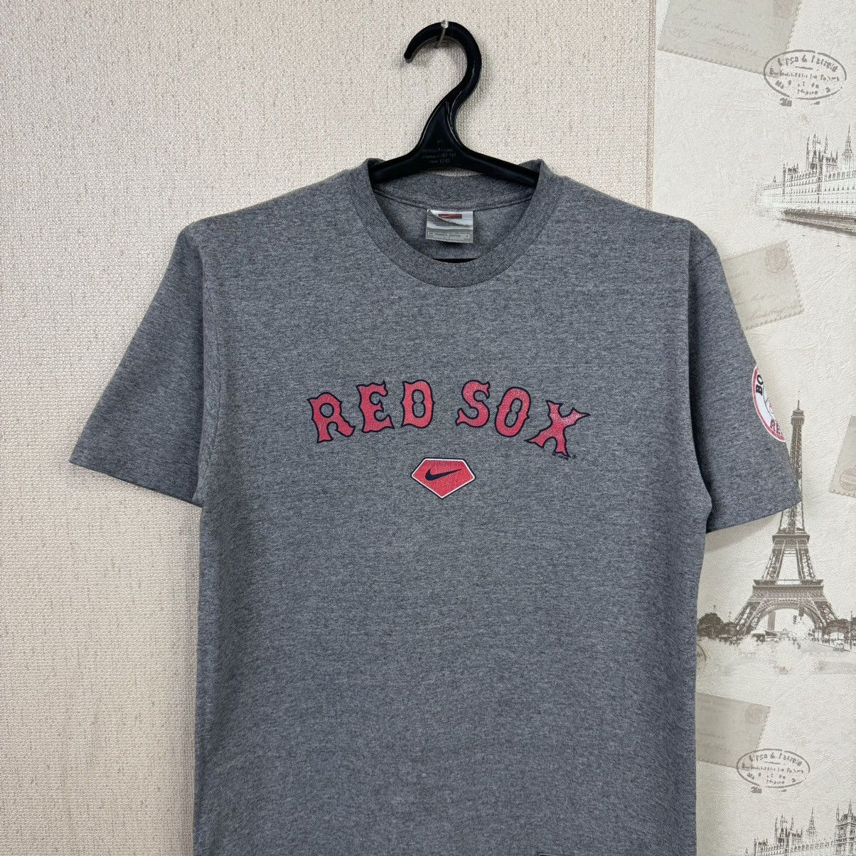 MLB × Nike × Vintage Vintage Nike Red Sox Boston T shirt Swoosh 00s MLB S Size US S / EU 44-46 / 1 - 7 Thumbnail